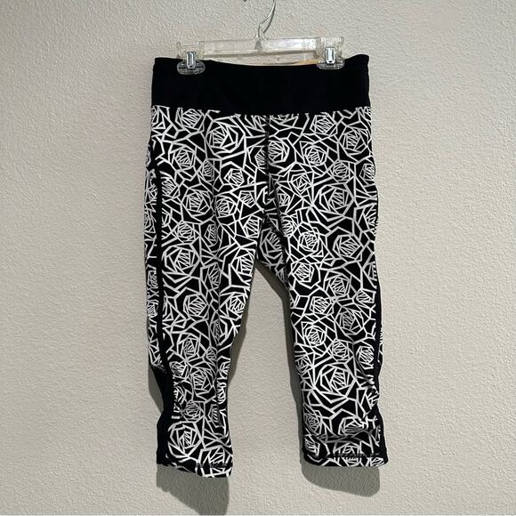 Lululemon Real Quick Crop Leggings Posey Black White Rose SZ 6 - Picture 7 of 12